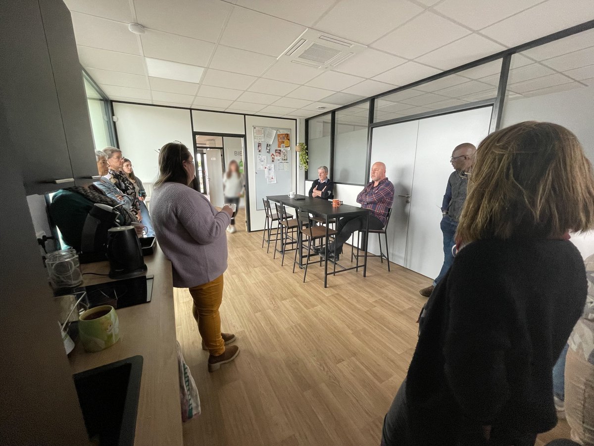 🏡Instant de vie à l’#ADMR 
Des pauses café sont organisés à l’ADMR par la Direction pour parler des actualités en cours et de susciter des moments d'expression. 
Ces RDV conviviaux permettent de libérer la parole autour d'un bon café🤝
#aideadomicile #ADMR82 #tempscalme😀