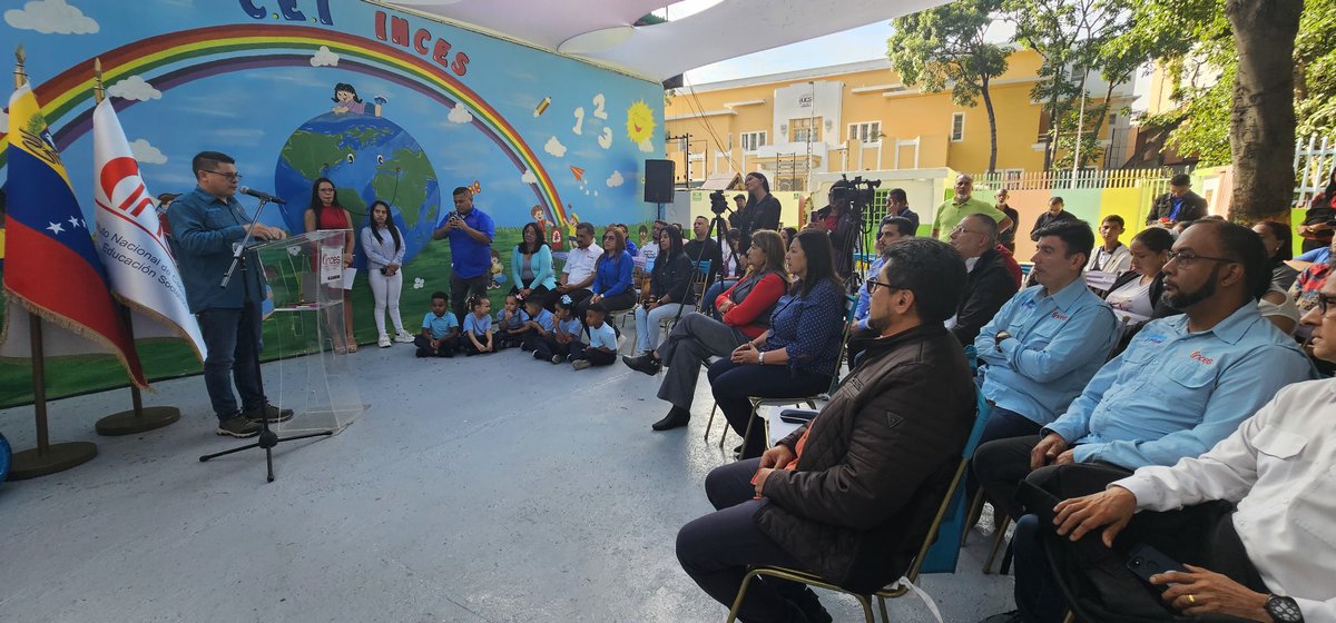 WuikelmanAngelP's tweet photo. Tras un deterioro físico producto del desuso durante la pandemia, hemos invertido en la rehabilitación de este espacio para seguir fortaleciendo la política educativa de calidad para nuestros niños y niñas 

#DaleConMaduro #15Abr https://t.co/qtwAsdf7zD