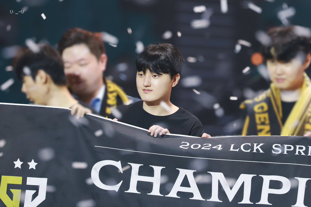 QvQJing's tweet photo. 𝟐𝟎𝟐𝟒.𝟎𝟒.𝟏𝟒 🏆
계속 반짝반짝 빛나세요✨

#Peyz #페이즈 https://t.co/GTcSeZTkRQ