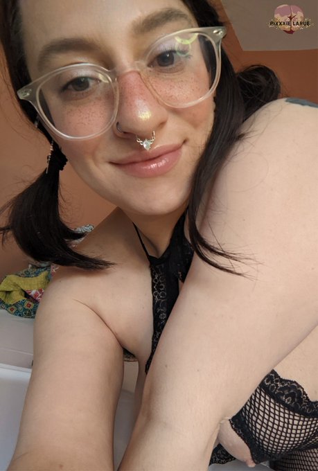 Just another manic Monday. 💕 https://t.co/YfhmMzmL44