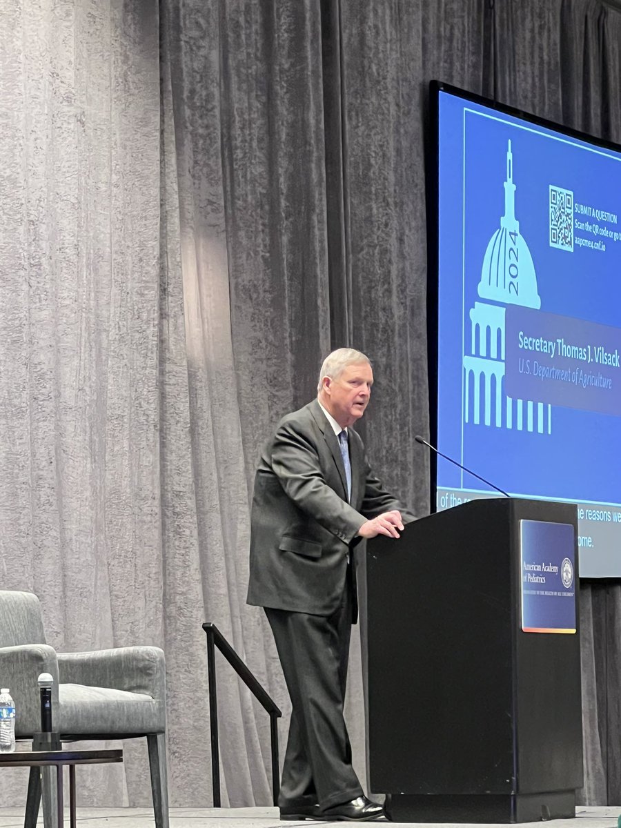 So honored to be in the presence of someone who has made such an impact on WIC and child nutrition @SecVilsack #AAPAdvocacy