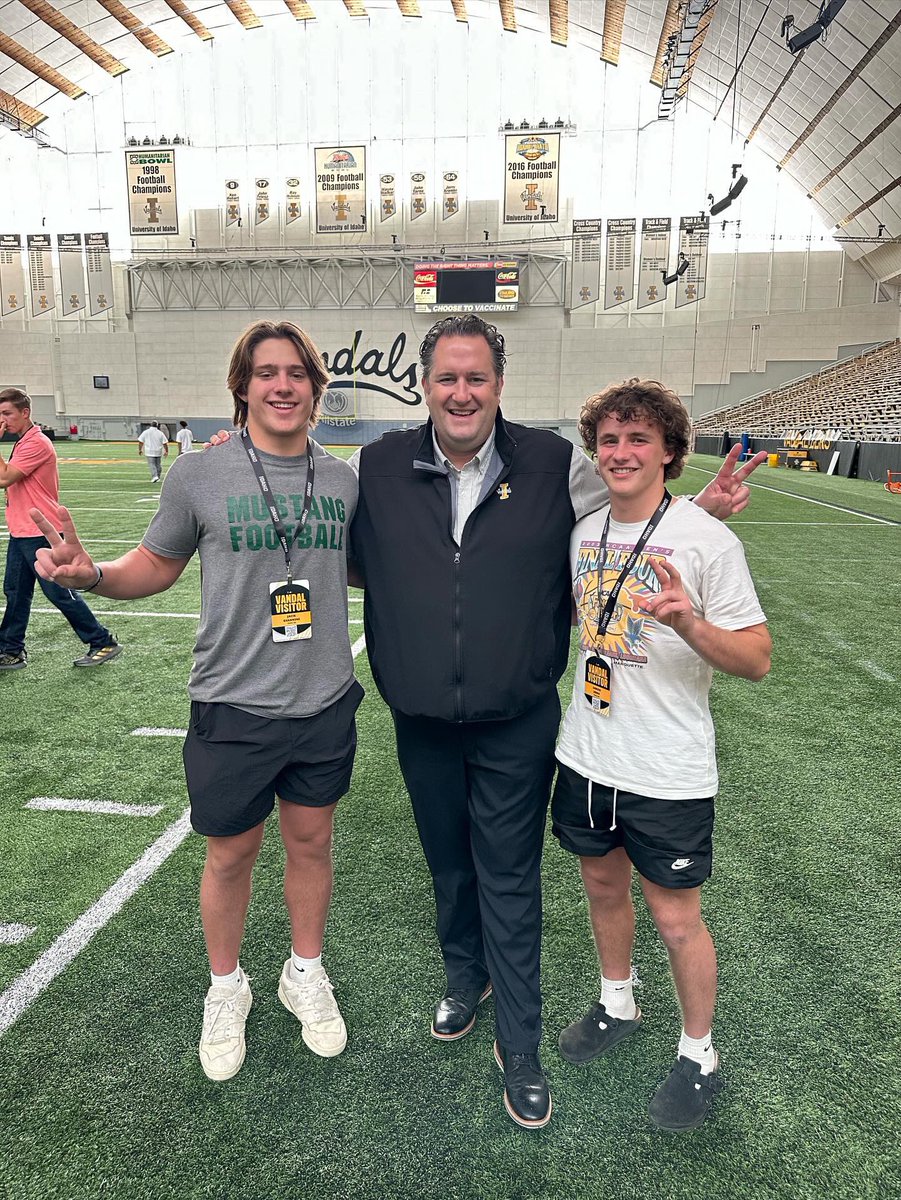 Had a great time at @VandalFootball this weekend! Thank you for having me out! @Coach_Eck @CoachBobbyJay @CoachDtjackson @Coach_HunterH @MattLinehan_10