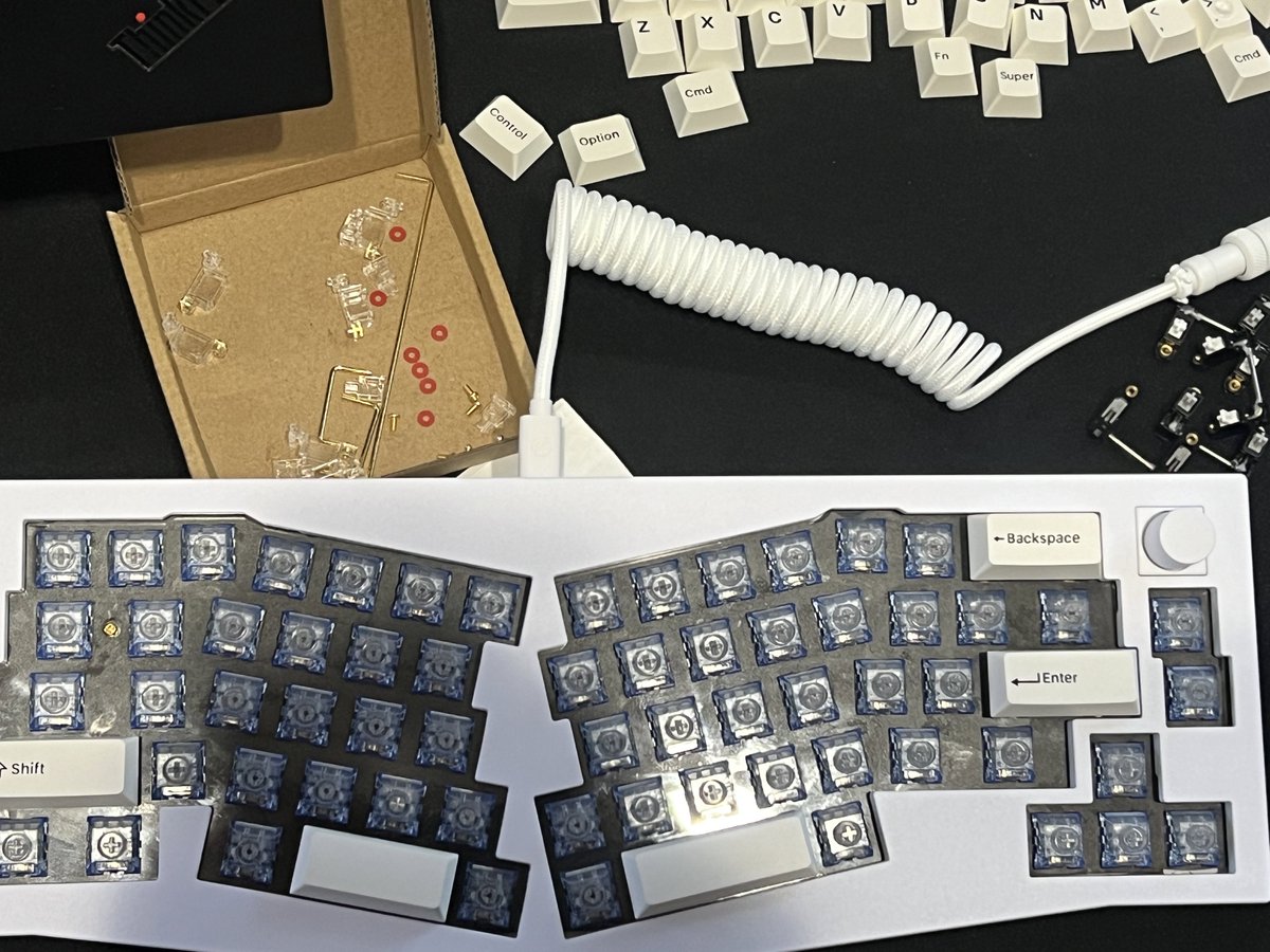 sakuranbon50's tweet photo. #KeychronQ8 のスタビライザー音が気になって×100恋かと思うレベルだったので、とうとう Durockのスタビライザーに換装してルブをルブルブしたら!?
めっちゃ静かになりましたー🙌🏻
そんなこんなでこのマニアックシリーズ最終回!
HHKB Studio超えたわ…
#キーボード沼 #Keychron #キーボード静音化 https://t.co/hYkyRZyS3d