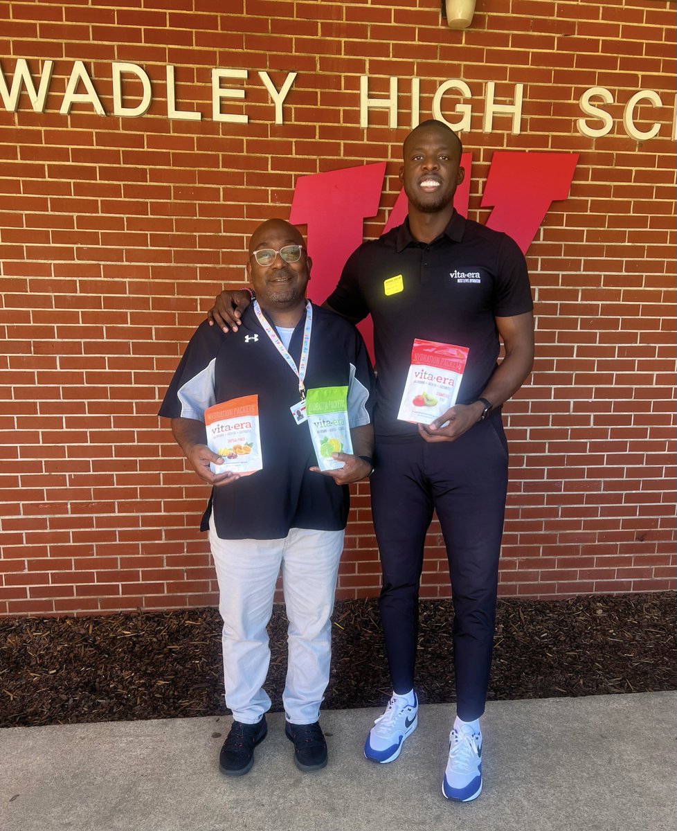 Wadley High School and Head Basketball Coach JD Burns partners with Vita-Era Hydration to take their hydration to the Next Level💧

We're looking forward to hydrating your guys this spring/summer and going into next season 🤝🏾

#VitaEraHydration #WadleyHighSchool  #hydration