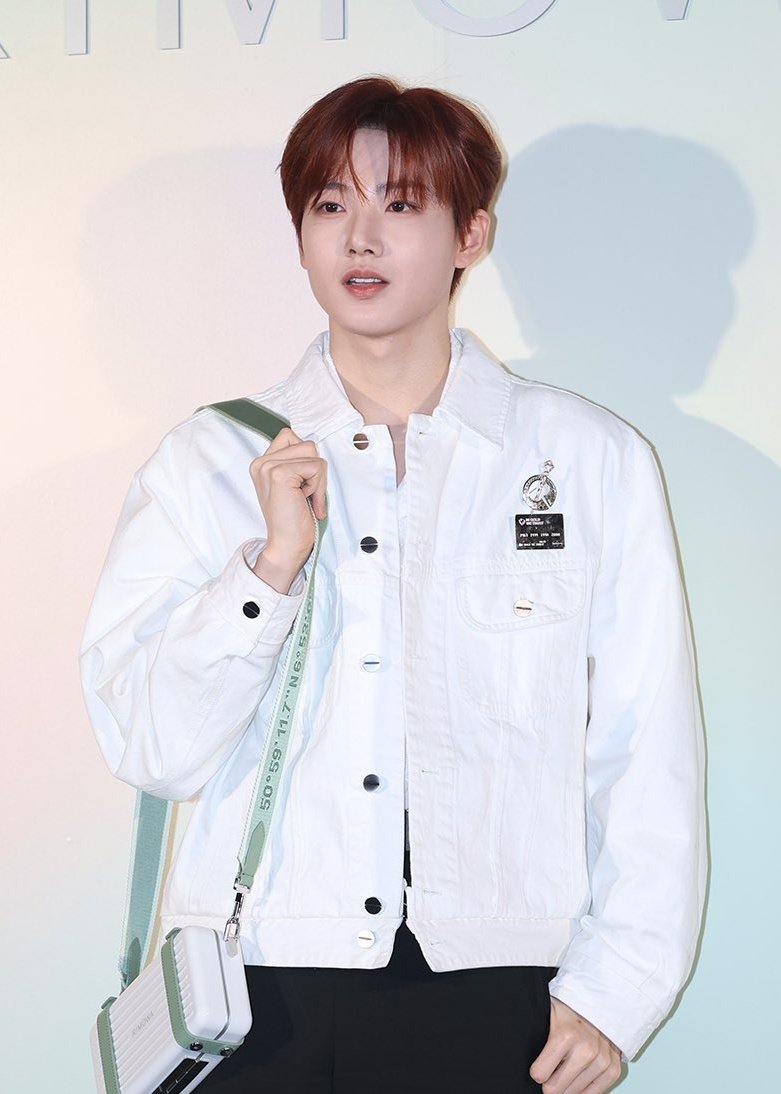 fellforkyu's tweet photo. so so proud of junkyu! this is his first brand event but he shined on the red carpet, confidently handled interviews with the magazines, and in photos with the press. this is what happens when you give him the exposure he deserves ♡ #JUNKYU #준규 #ジュンギュ #JUNKYU_X_RIMOWA https://t.co/73WyqrabE8