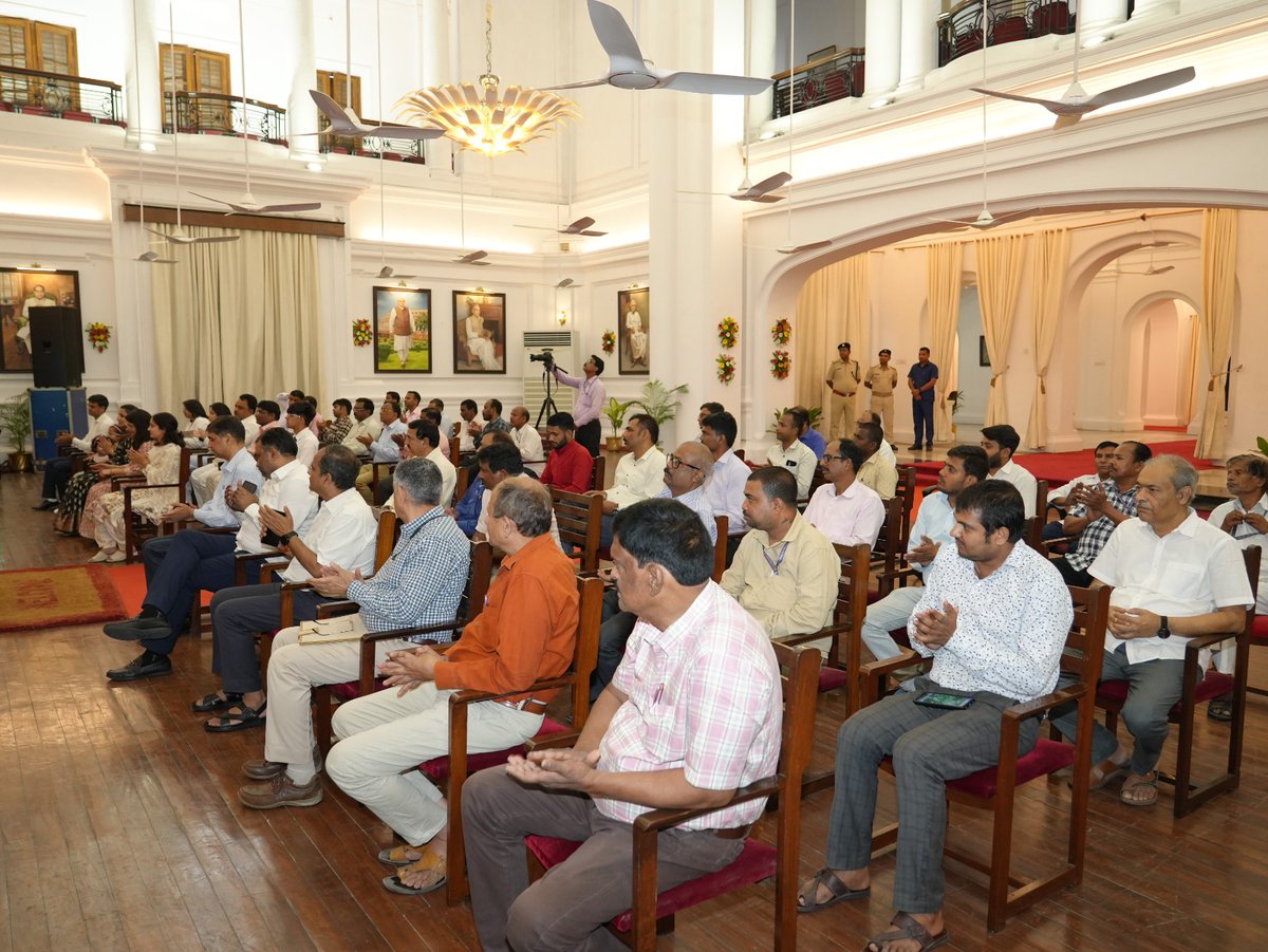 राजभवन, पटना के दरबार हॉल में ’एक भारत, श्रेष्ठ भारत’ के तहत हिमाचल प्रदेश राज्य के स्थापना दिवस के अवसर पर आयोजित कार्यक्रम में भाग लिया।