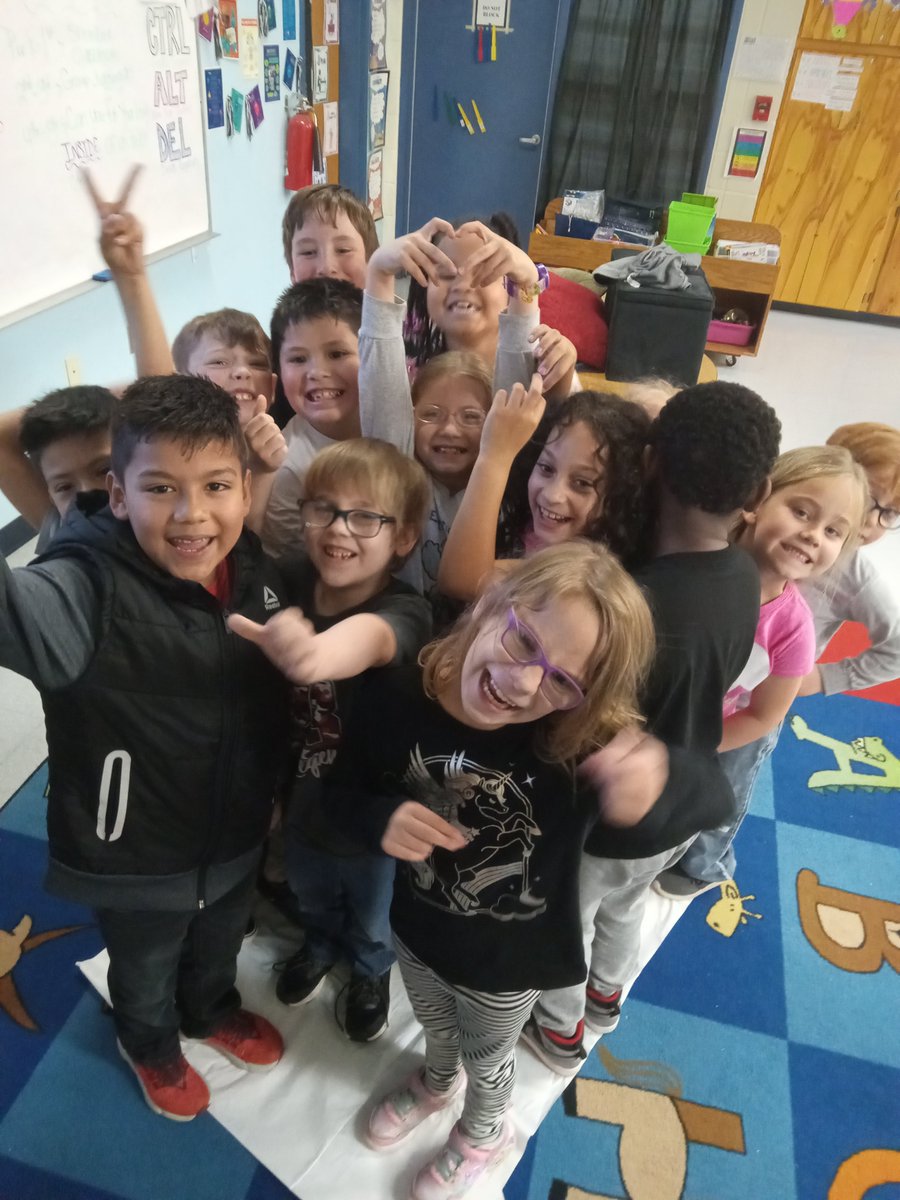 KSmithStemLady's tweet photo. Last week: Team Challenges
#1 Ss were asked to fit their bodies INSIDE of an index card - yes it's possible &amp; invites out of the box thinking
#2 Shrinking classroom w/ the littles - always fun &amp; entertaining
@MBaker_RunSun @eastfieldglobal https://t.co/iKBiY97XH2