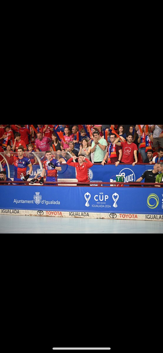 6_buk's tweet photo. Sin palabras lo que ha hecho este mister @MarcM1ntane , y equipo felicidades una vez más piel de gallina @IgualadaHC 🏆 https://t.co/mvW7G7BSBC
