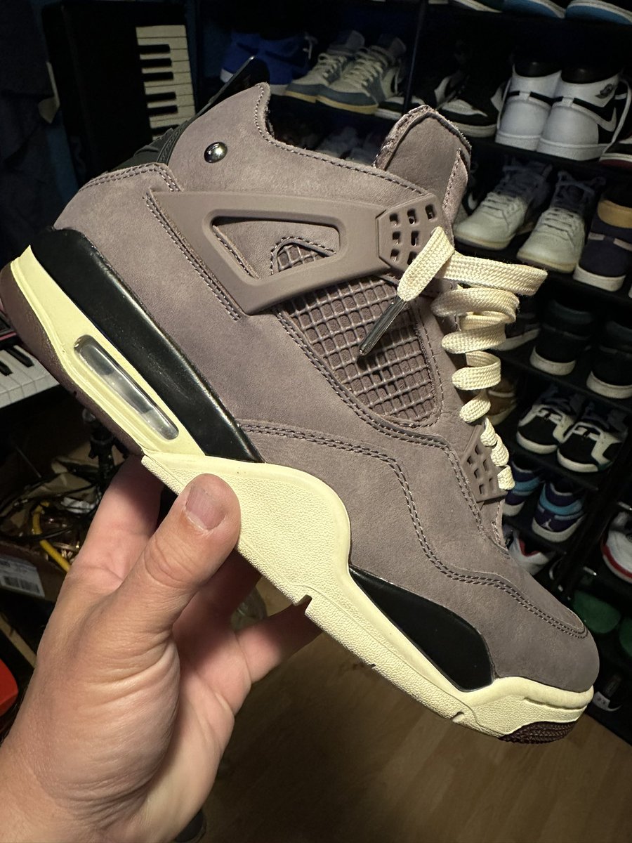 DJKingJam's tweet photo. This week I’m featuring the AMM’s in my collection 🤌🏼🔥💯
Air Jordan 4 / A Ma Maniére “Violet Ore” 
https://t.co/YAKNswgF6m via @YouTube

@Jumpman23 @Nike #nike #jordans #collection #sneakers #kotd #aj4 #yoursneakersaredope #AMM4 https://t.co/QcAMEy0sPf