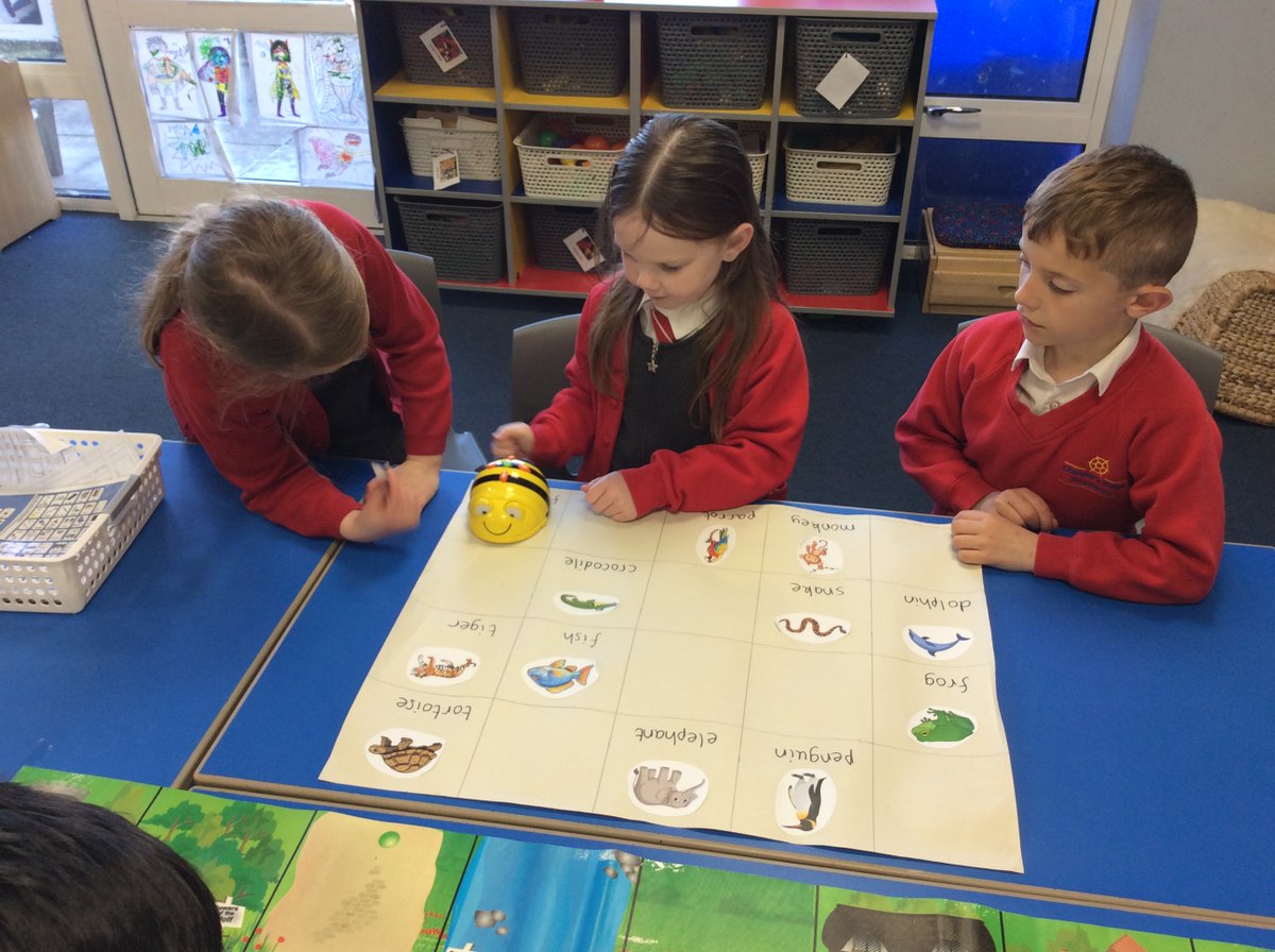 Y1CRA's tweet photo. The Y1 children had to plan and follow precise instructions to help MouseBot and BeeBot reach different animals. Brilliant work, Y1! 🐭🐝😀👏 @ChandlersRidge https://t.co/muoWClXqnz