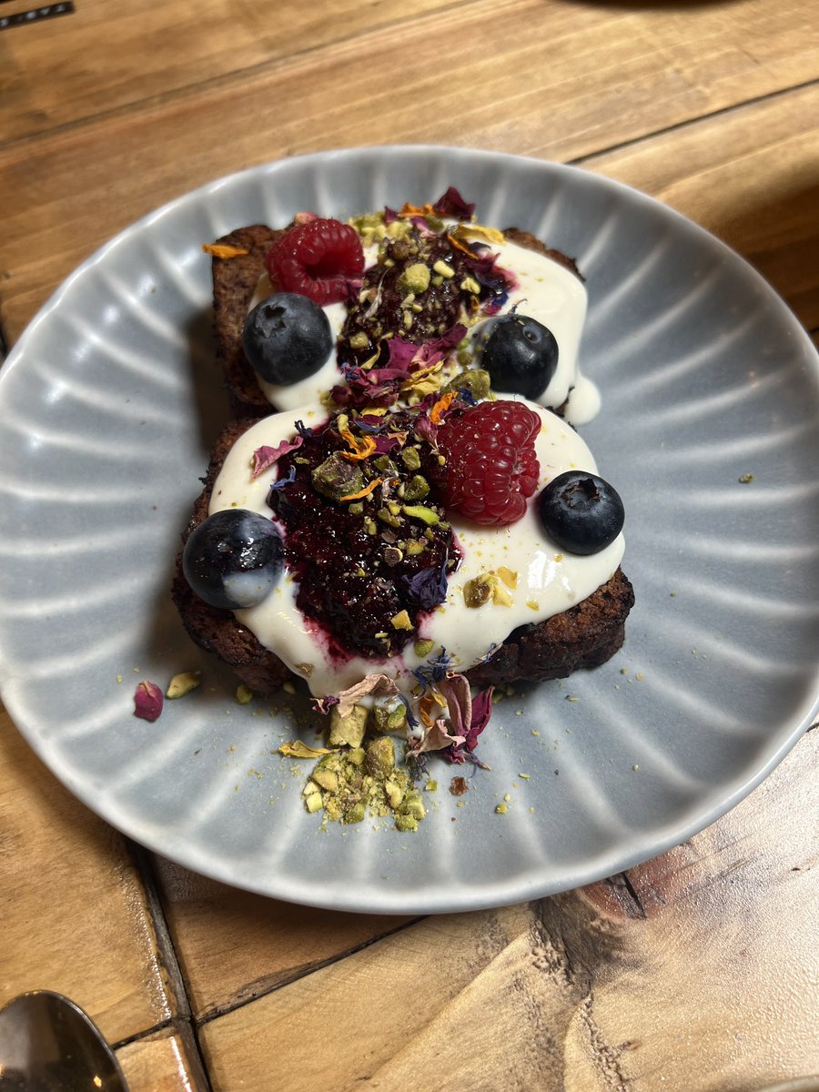 Is_Right's tweet image. Vegan breakfast this morning. As much as I’m a meat eater, this was 10/10