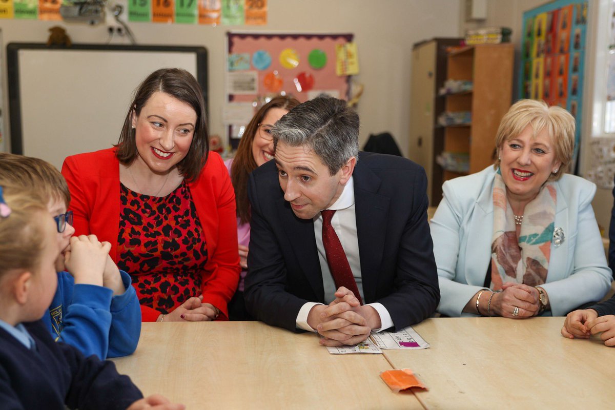 Great to be in St Thomas's Junior National School in Lucan today to mark a really significant expansion of the hot school meals programme to 900 more primary schools. This will mean an extra 150,000 children are going to benefit from a hot meal during school!