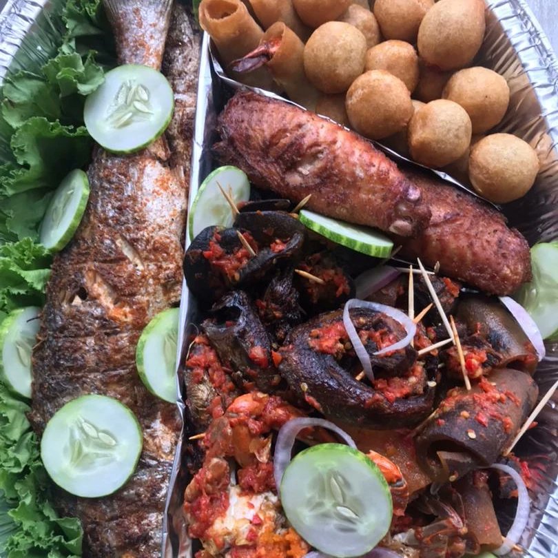 Epicurebites's tweet photo. Thinking of what to get for lunch at work? This platter of #48000 could be the best for your office workers.

Kindly click the link in our bio to chat with us on whatsapp or send us a dm to order now.

#epicurefingerbites #smallchops #foodphoto #cryptocrash https://t.co/K071MMExA4