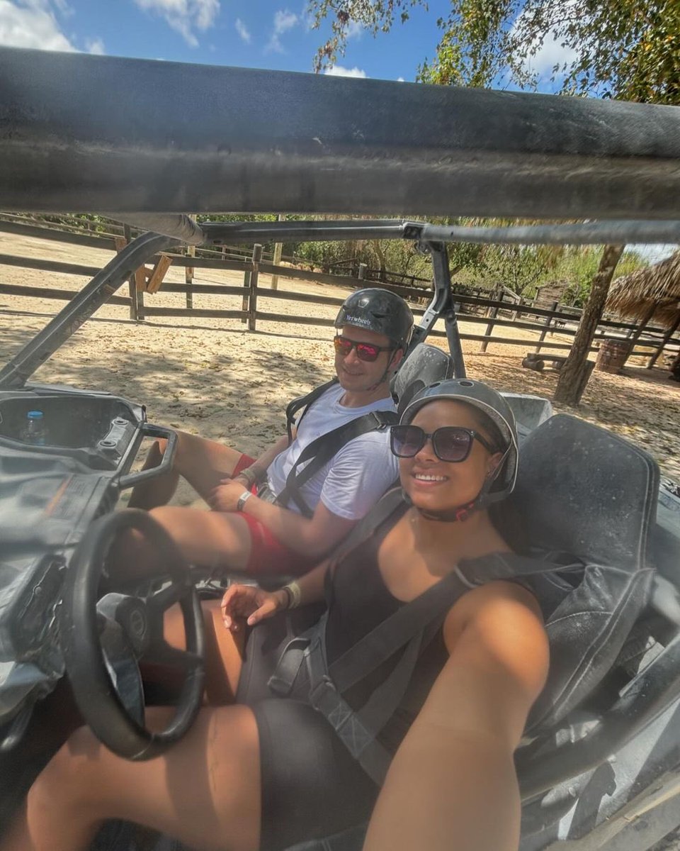 𝙊𝙁𝙁-𝘾𝘼𝙏𝙄𝙊𝙉 • 𝘯𝘰𝘶𝘯 - when sliding athletes start their off-season with a vacation 🌞🌴✨ 📷 Athletes’ Instagram photos #IBSF100 #ready2slide #slidingtogether #bobsleigh #skeleton #vacation