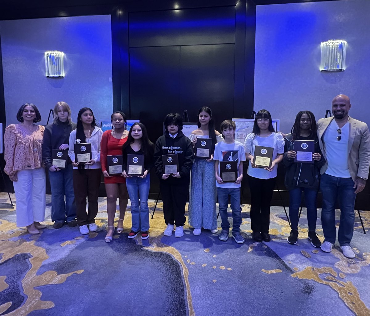 dr_avaria's tweet photo. 💥Congratulations to all the Middle School 6th graders for winning the Fair Housing Poster Contest 🎨 @LBpublicschools @MonmouthGovNJ #fairhousing https://t.co/F1Pq8TOmwa