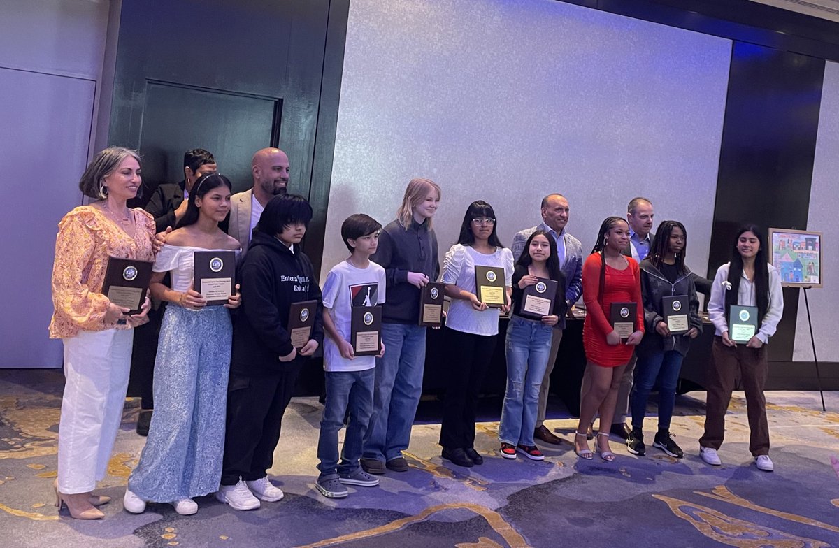 dr_avaria's tweet photo. 💥Congratulations to all the Middle School 6th graders for winning the Fair Housing Poster Contest 🎨 @LBpublicschools @MonmouthGovNJ #fairhousing https://t.co/F1Pq8TOmwa