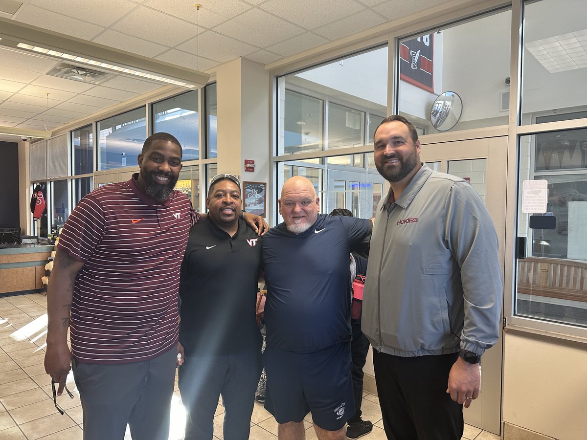 Great to have ⁦@HokiesFB⁩ visit this morning! #NavyNation #Face’em