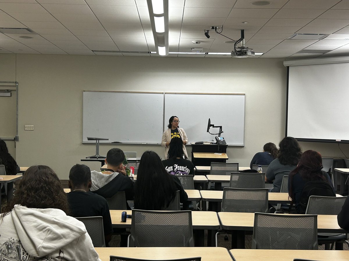 Our Juniors are setting themselves up for success this Monday by planning for their futures & learning about @Beloit_College! @ASPDallas @AdHernandez2648 @RubyRamirezDISD