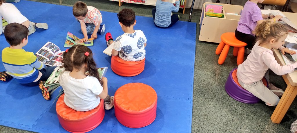<a href="/PuertadeSancho/">CEIP Puerta deSancho</a> Y algunos, disfrutan tanto, que no quieren salir de aquí, no quieren volver al cole 😆

¡Incluye la #biblioteca en tu agenda semanal y redescubre los #cuentos con la mirada de los más pequeños! 🙌

#BPMZAAlmozara
#BPMZVisitas