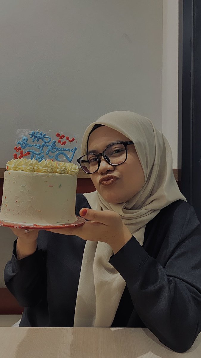 yeontacaa's tweet photo. baru ada masa nak pergi celebrate 😔 https://t.co/EBK6Ex1n1e