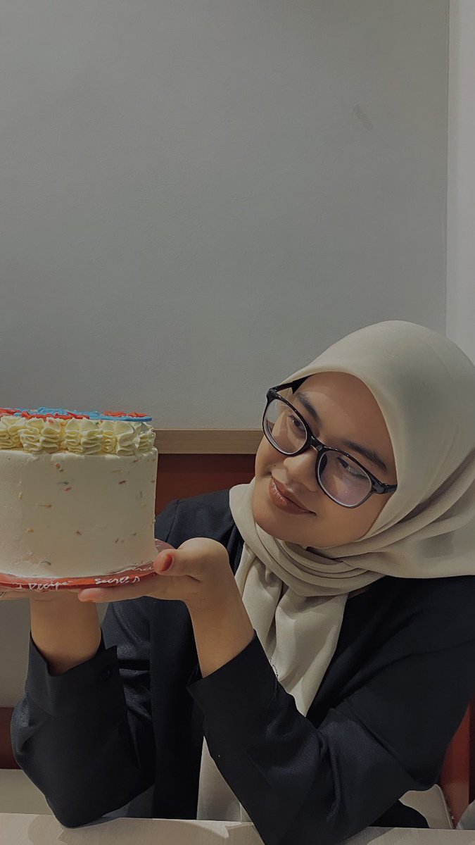 yeontacaa's tweet photo. baru ada masa nak pergi celebrate 😔 https://t.co/EBK6Ex1n1e