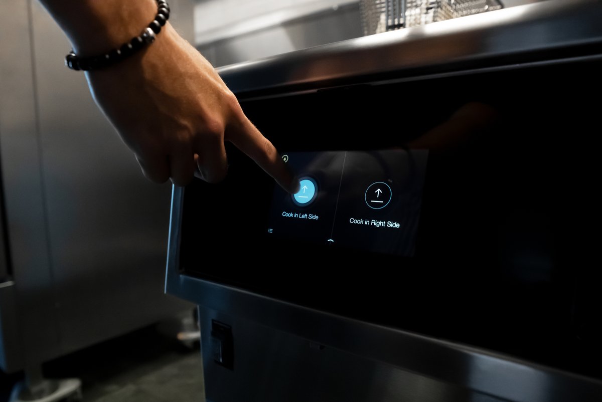 Smart fryers like the new F5 Fryer are revolutionizing #oilmanagement! 🍟🍗 Learn how cutting-edge #fryer technology can save you money, enhance efficiency, and keep your oil in top shape in this article from @cateringinsight : loom.ly/nWIBhLY