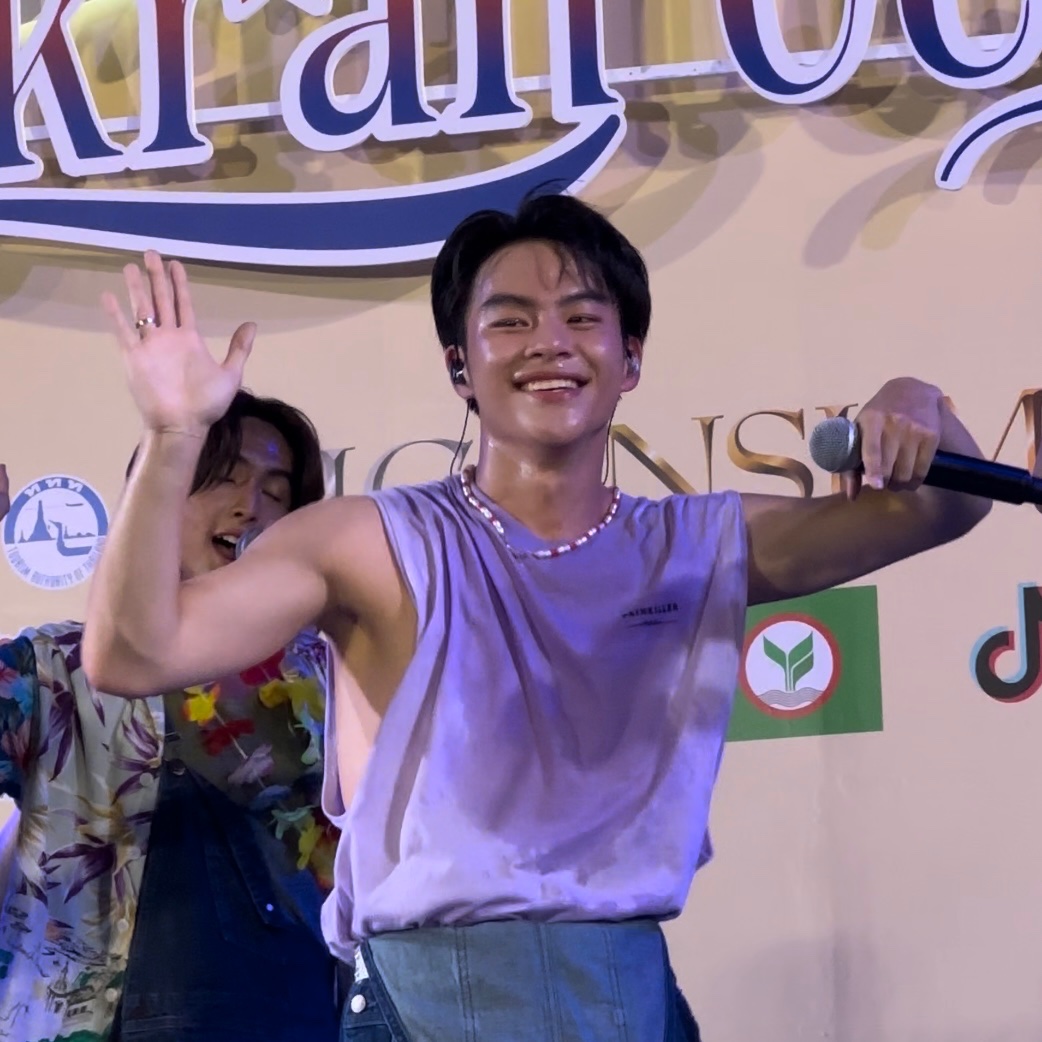 tomarcto's tweet photo. ฟิลลิ่งแบบว่าอู้วว! ที่บ้อกแบ้กที่���ุดในโลกกกก ㅜㅡㅜ

#ICONSIAMSongkranxBUS
#MARCKRIS https://t.co/MMYXq7RVs9
