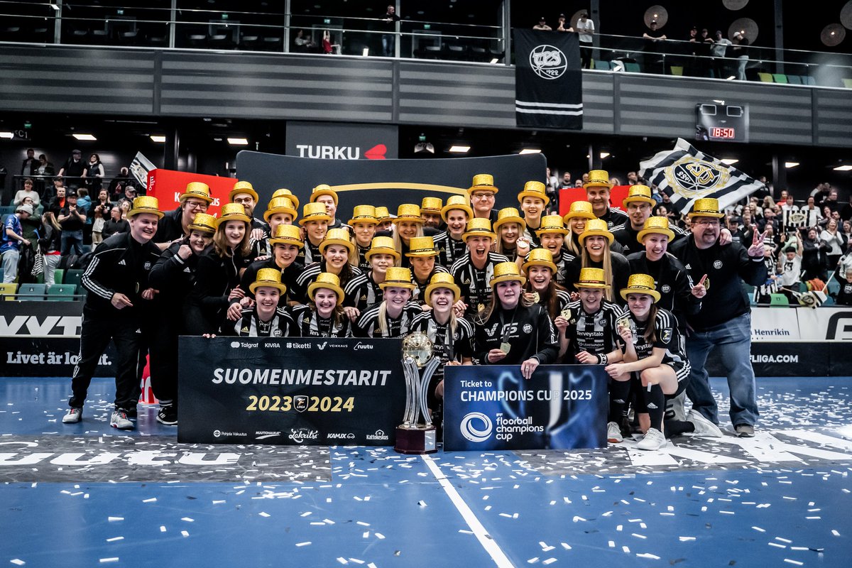 Suomenmestaruus kotiyleisön edessä. Näitä hetkiä ei unohda koskaan 🏆

Kuva: Ainesmedia 

#TPSsalibandy #TKOMV #salibandy #fliiga #floorball #innebandy #Turku