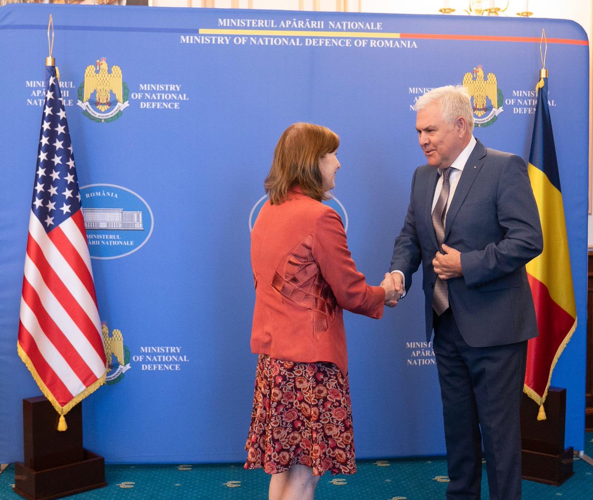 I met today with @USAmbRO Kavalec to discuss security in the Black Sea and Middle East, but also modernization plans for Mihail Kogălniceanu Air Base. We are committed to enhancing our defense capabilities and deepening 🇺🇸-🇷🇴 defense cooperation.