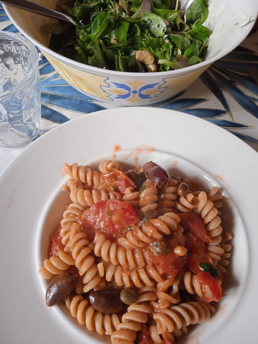 @GrampaYour Fusilli (pasta) con pomodoro 🍅 fresco ed olive nere.