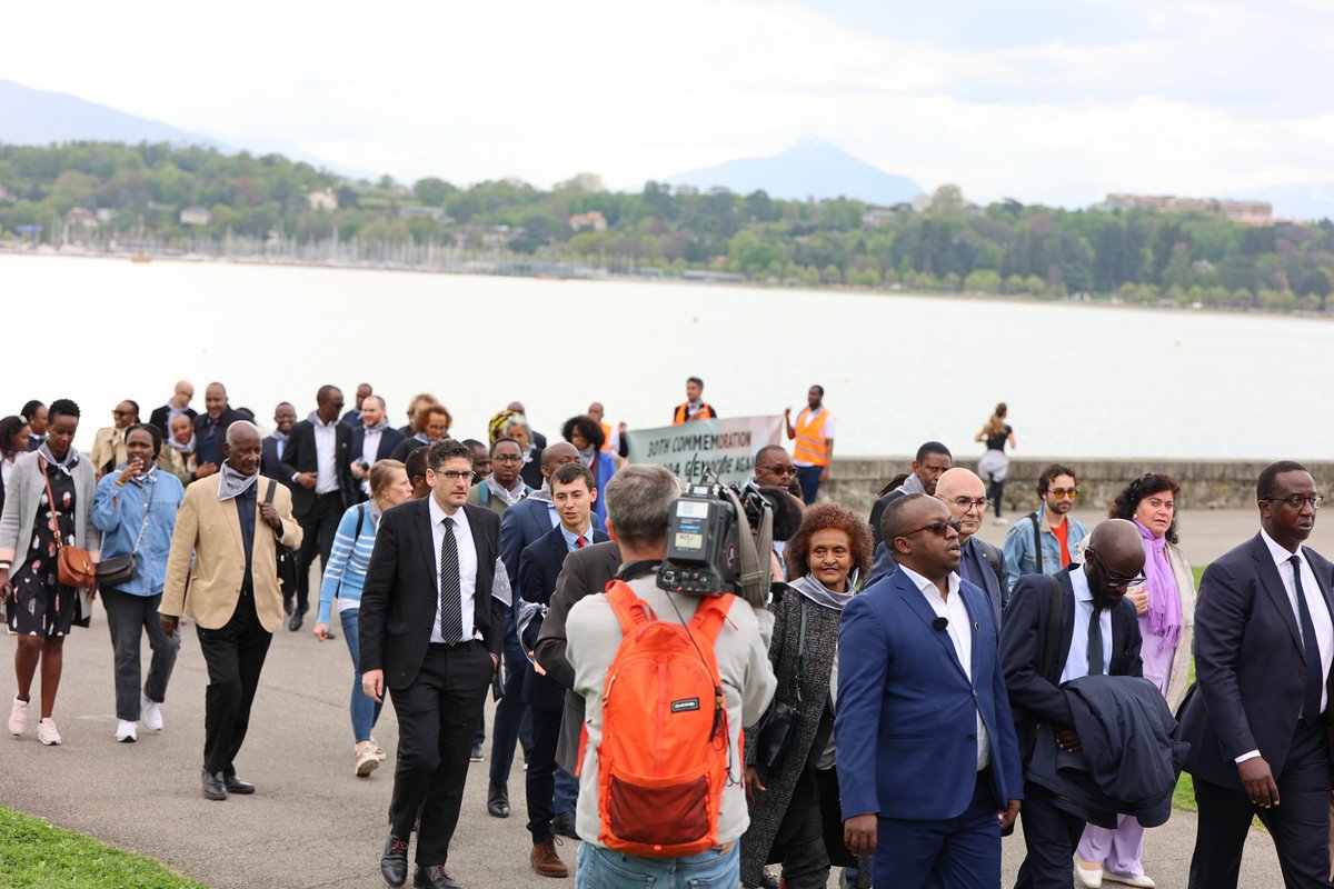 RwandaInGeneva's tweet photo. This morning in Geneva, Amb. @NgangoJ5 joined Diplomatic Corps accredited to #UNOG, members of the Rwandan Community in Switzerland &amp; Friends of Rwanda for a #Walk2Remember procession to honor more than one million lives lost during the 1994 Genocide against the Tutsi. #Kwibuka30 https://t.co/vplnHfSnZY