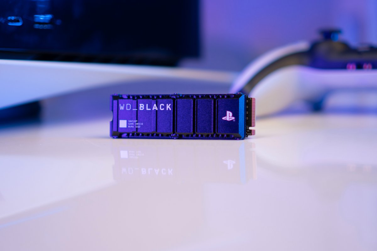 Licenciado oficialmente, capacidades de até 4TB, dissipador de calor otimizado e muito mais: esse é o SSD #WDBLACK SN850P NVMe para consoles PS5! 🎇 #DriveYourGame
