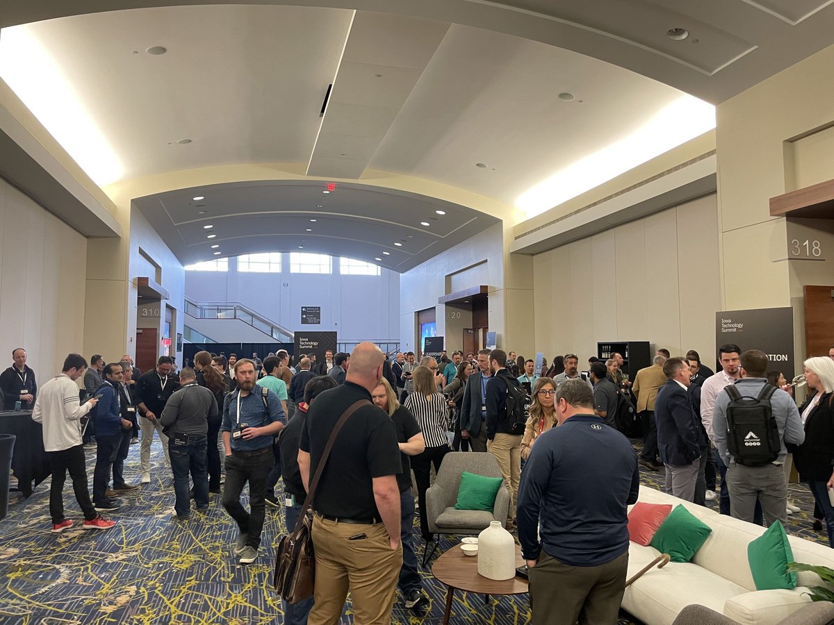 shiftdsm's tweet image. Our team had the opportunity to connect with Iowa&apos;s vibrant tech community at the 2024 @TechnologyIowa Technology Summit. We are consistently impressed by innovation coming from Iowa&apos;s technology industry. 

#IowaTechnologySummit2024 #UniteIowaTech