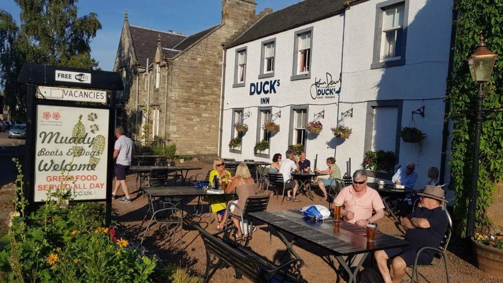 Duck's Inn, in the picturesque village of Aberlady, East Lothian is just 30 minutes from Edinburgh and its airport offering travelling convience.

🐶 Welcomes dogs and small pets 🐾
weacceptpets.co.uk/EastLothian/26… 

@DucksAberlady #DucksInn #Aberlady #EastLothian #FineDining #Historic