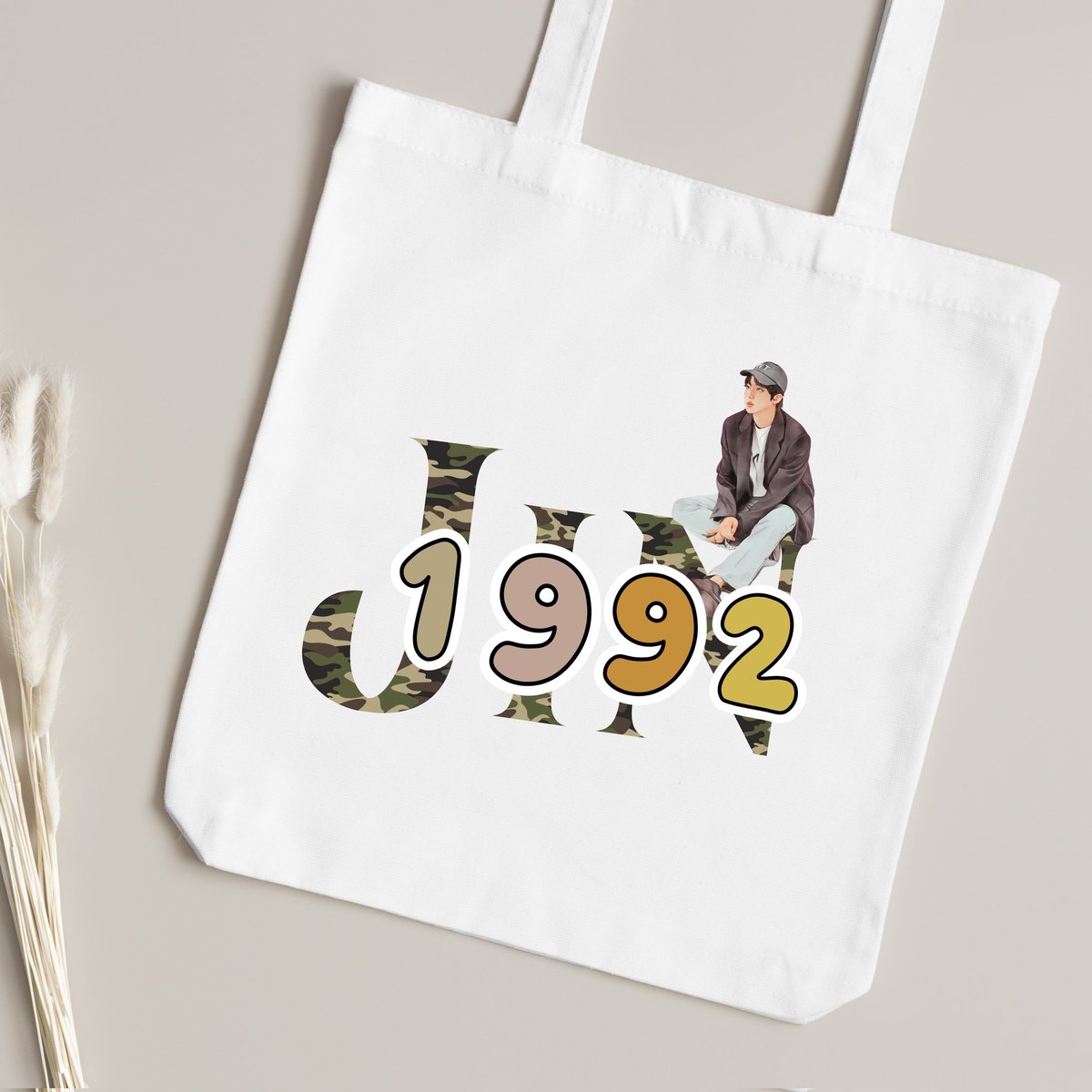 ShopPurplebear's tweet photo. Jin's military wives totebag 

Price(zipper one): 440rs/12$+shipping(50rs) 
Price(without zipper): 400rs/10$+shipping(50rs) https://t.co/8YZuZgm6I3