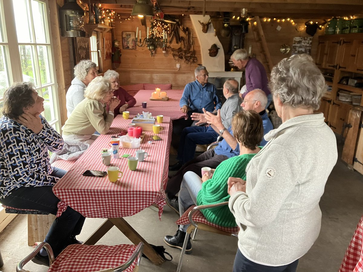 thuishuisreeuw's tweet photo. I.v.m. het slechte weer hielden we vanmiddag in het Thuishuis-Café rekening met een lage opkomst. Niets was minder waar! Dirk had de kachel al opgestookt en onder het genot van een kopje koffie of thee met koek werd er bijna 2 uur gezellig gepraat. Tot de volgende keer!(29 april) https://t.co/n4FCRuqeOa