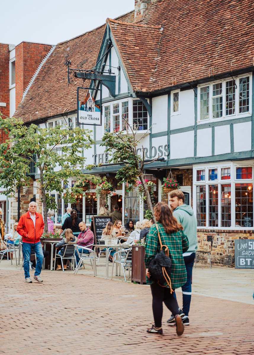 Back to reality after the Easter break! Embrace the calm of Chichester with leisurely strolls, exploring the new season's styles and coffee catch-ups now that the kids are back in school. ☕️🚶‍♂️ #Chichester #EasterBreak #Relaxation' #Chichester #BackToSchool #Relaxation'