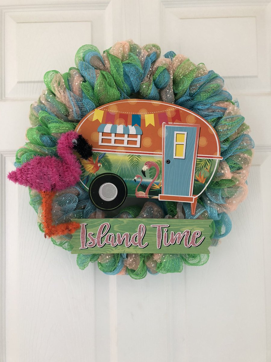 Made this summer wreath for my other Aunt! #DollartreeDIY #HomeDecor #Crafting