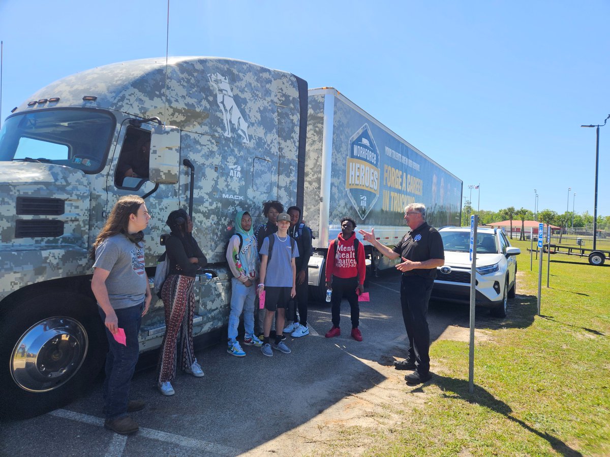 WorkforceHeroes's tweet photo. We ended in Darien with @TeensDriverSeat . We interacted with over 600 students between the two events. #VetsinTrucks @MackTrucks @OmnitracsHQ  @UTMCorporate @TATravelCenters https://t.co/yYRh0v0qOE
