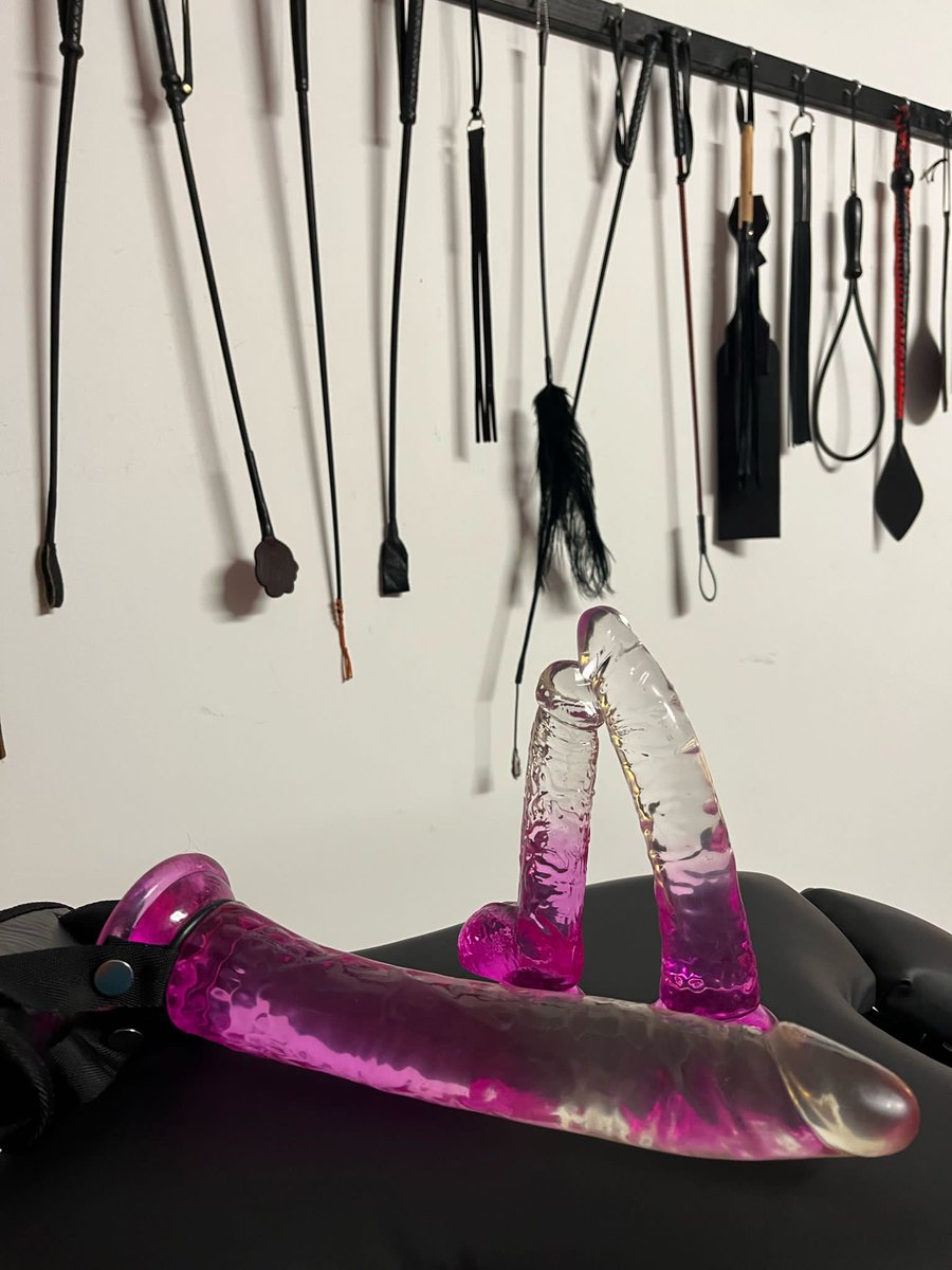 Guys you're amazing My collection of good-boy-treatment-cocks is growing 😍 Thank you for making me so many useful presents 🗝 Who is bringing me some more? amzn.eu/d/4Q2HY83 #av #sissy #sissytraining #ns #kv #slave #femdom #sm #cock #dick #pegging #bdsm #mistress