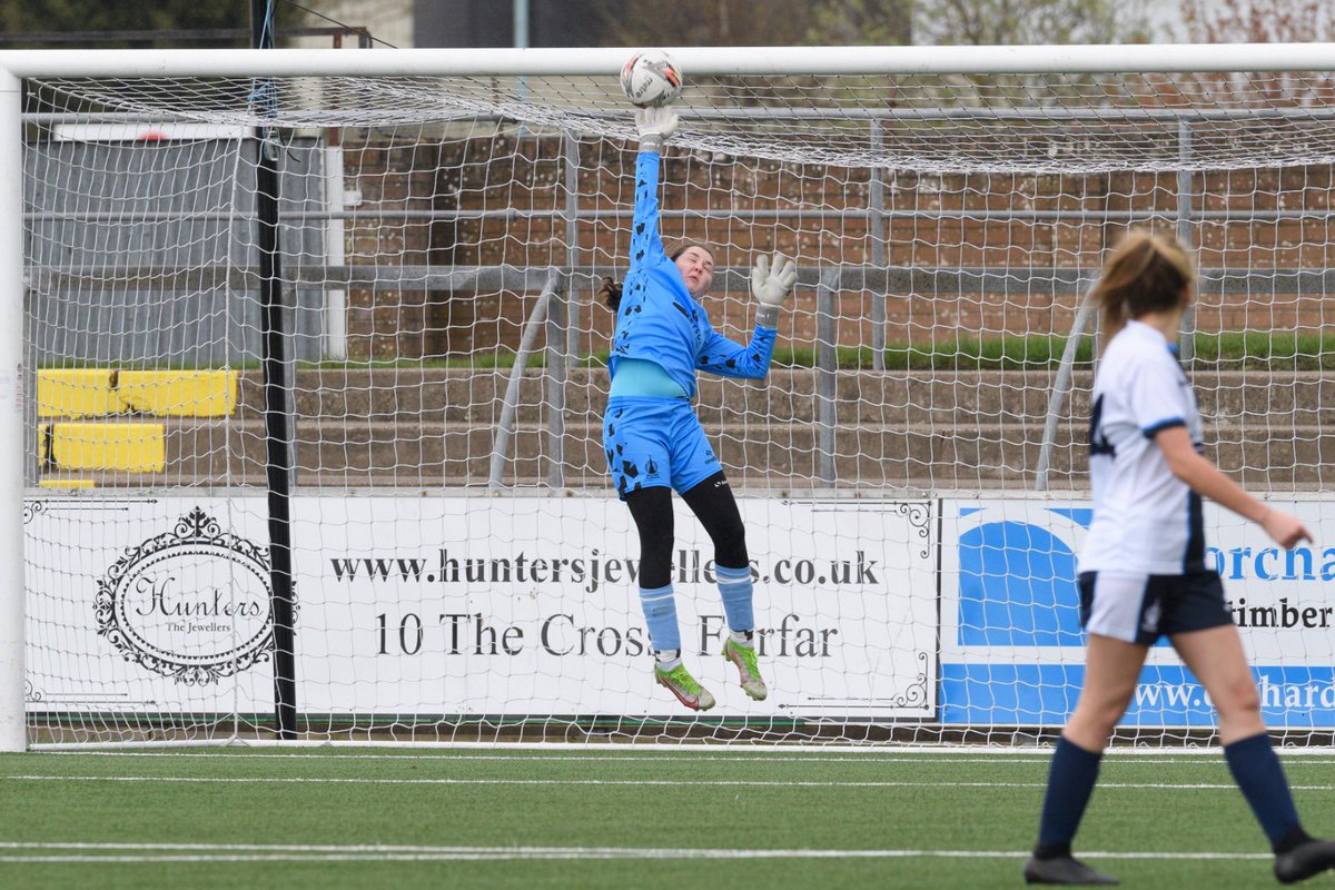 🌟POTM - Super Rachel Pirie in Goals 🌟

Although it was a convincing 4-0 yesterday, it could have been a whole lot different if not for this save at 0-0. I think everyone in attendance thought it was a certain goal!

It now makes it 6 clean sheets in her last 8 games 🧤 

#COYB