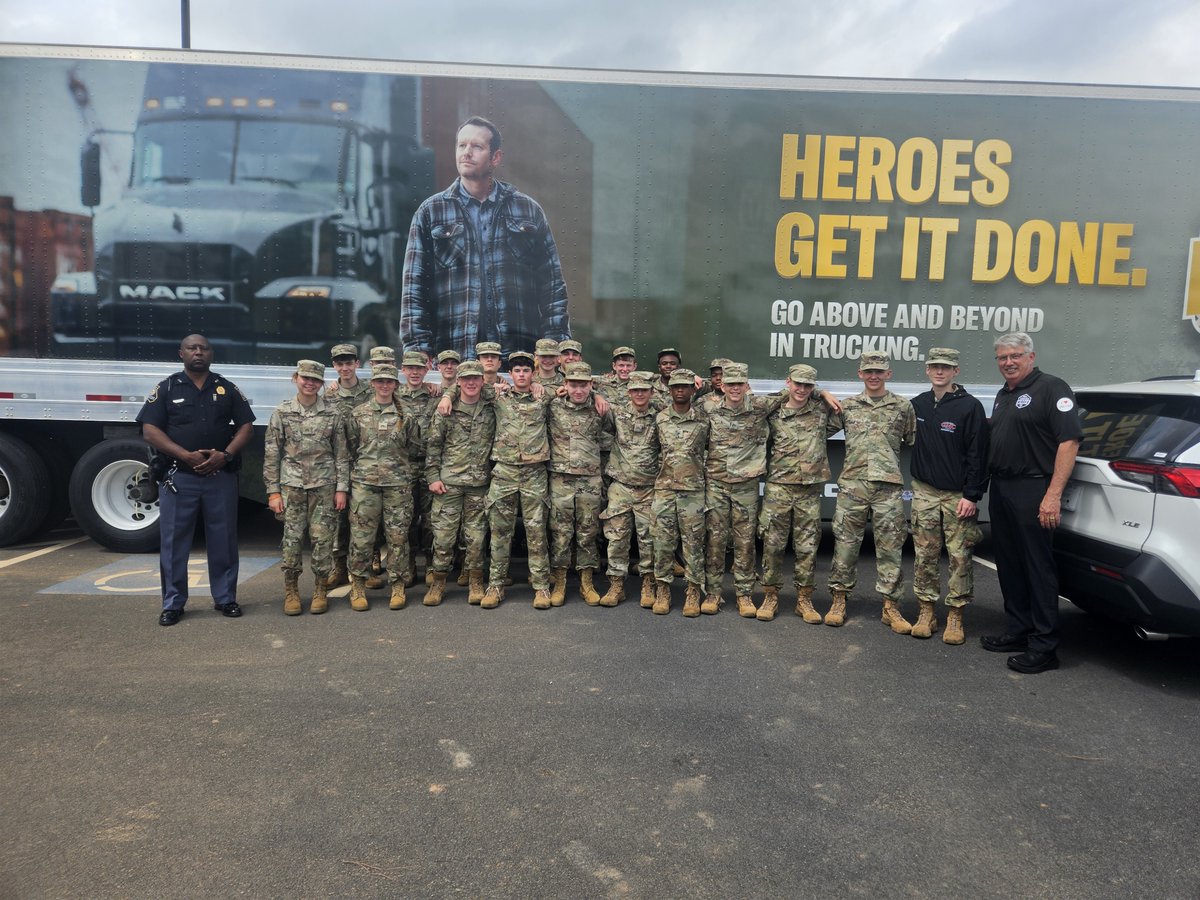 WorkforceHeroes's tweet photo. The WFH truck was all over GA last week! We started in Milledgeville with @lutzie43 where WFH professional drivers Sammy Brewster &amp; Ben Atkinson, @ABFtoday, met w/ students on safe driving techniques 7 careers in the industry. https://t.co/DhE82jMl7S