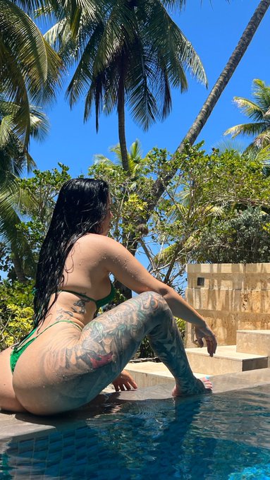 Where we going ? 🌴 https://t.co/yCCgLXTd4I