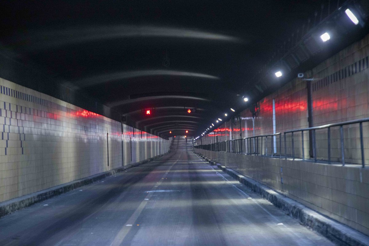 Abrió el túnel de la bahía de La Habana A partir del visto bueno de todas las autoridades responsables en las obras del túnel de la Bahía de La Habana, decidimos abrir la circulación de vehículos ayer a las 7:05 p.m., 48 horas antes de lo planificado. #TransporteCuba