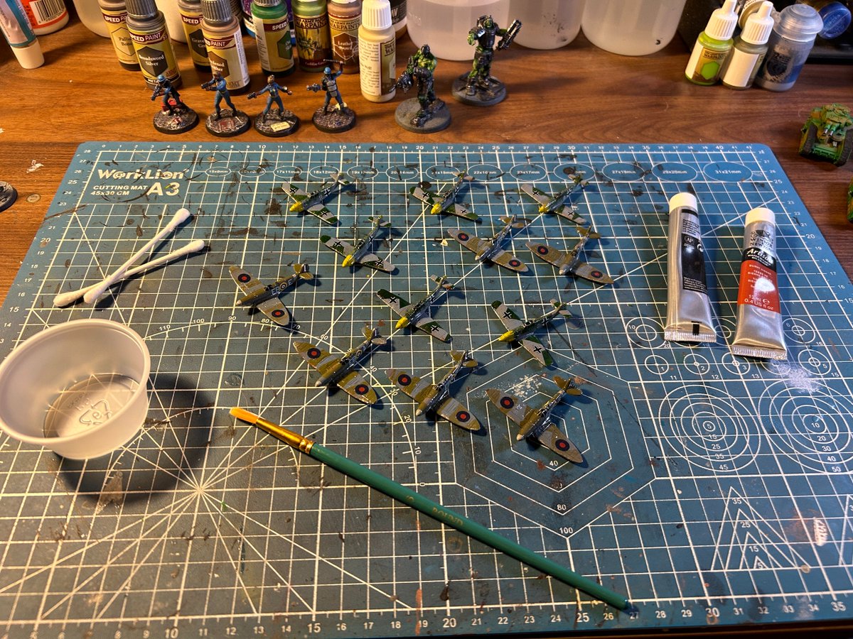 JunkieTerrain's tweet image. Finally, wrapping these planes up for my buddy.  Final step is to weather them and make them look more realistic.  I may have gone a little to heavy with the weathering but when they are on the table at arms length they look pretty good.

@WarlordGames #bloodredskies