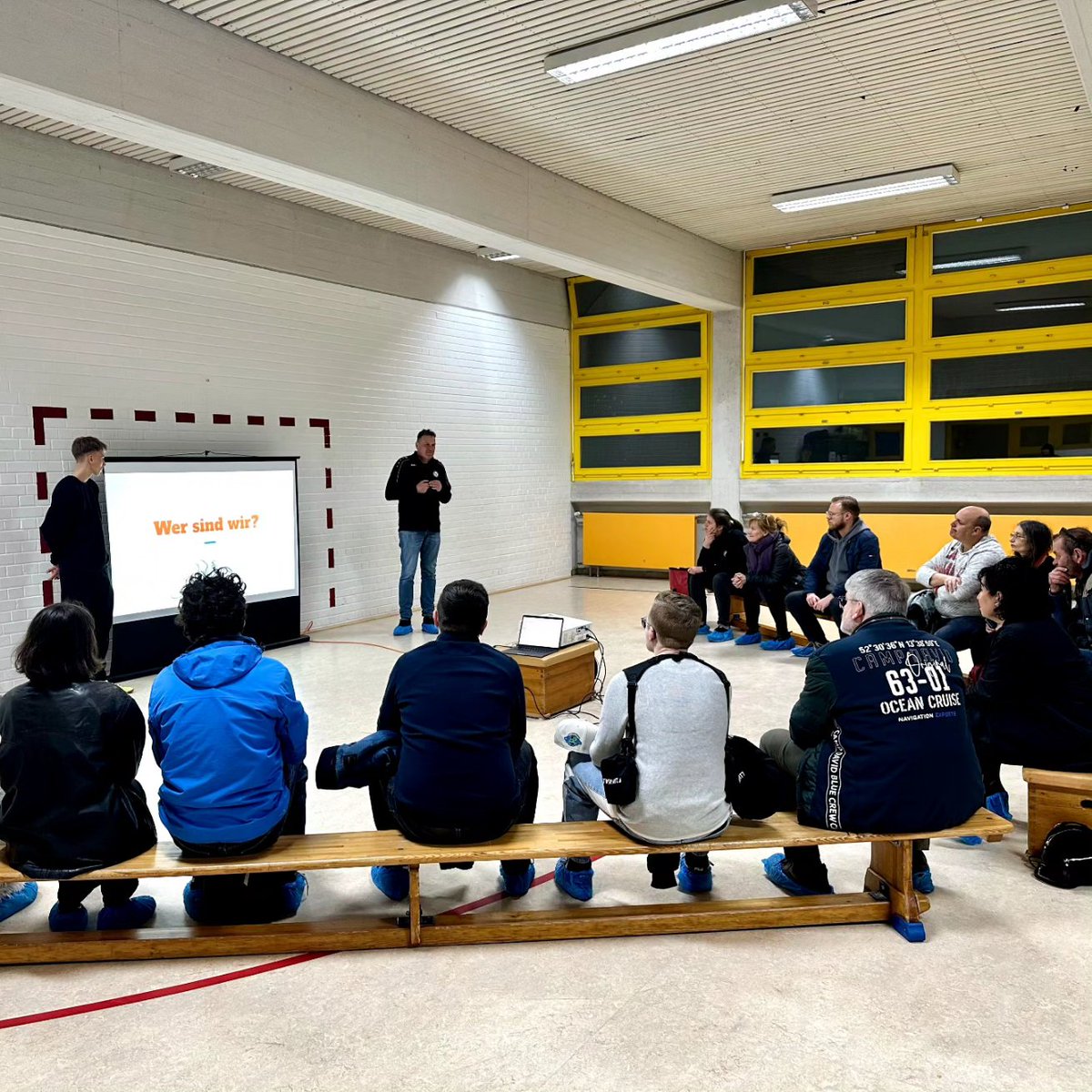 2. FUCHSballnacht in der Rollberge-Siedlung in #Waidmannslust! Jugendliche aus dem Kiez können mit ihren Teams bei den Fußballturnieren dabei sein. Das Angebot der Beteiligungsfüchse schließt eine Lücke in der Jugendsozialarbeit und wird mit Landesmitteln finanziell unterstützt.