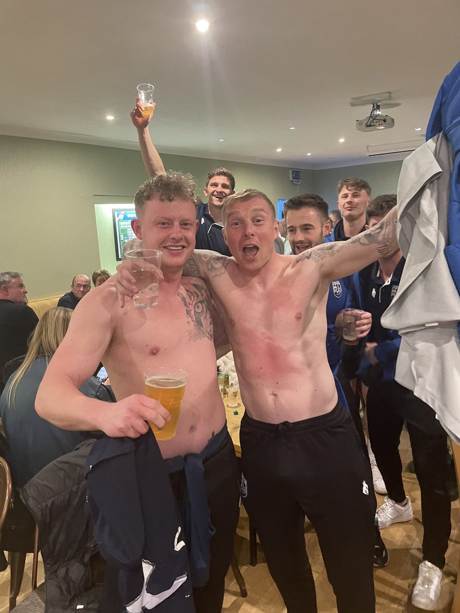 Ewww, how’ve we won the league with two CMs with body’s like this… 🤮 @nickyadams10 @WillemWillem8