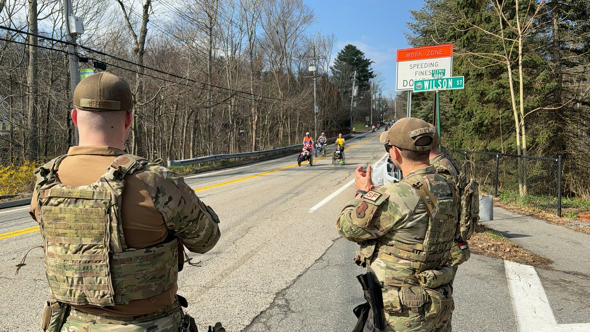 Security Forces from the 104th Fighter Wing cheer on racers as they leave #Hopkinton on their 26.2mile trek to Boston. @OfficialMassANG @AdjutantGenMA @EOPSS @MassGovernor