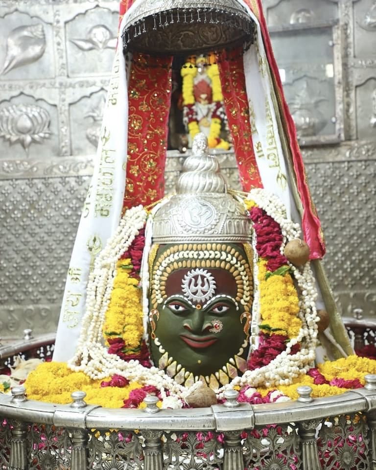 श्री महाकालेश्वर ज्योतिर्लिंग जी के आज के संध्या आरती शृंगार दर्शन 15.04.2024