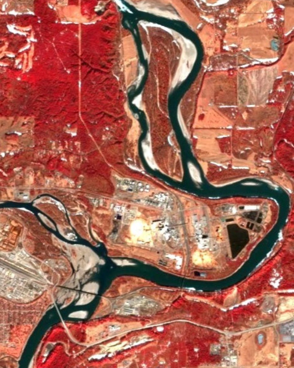 Take a look at Sentinel-2’s infrared imagery from May 3, 2023 (left) and March 25, 2024 (right) at the conjunction of the Nechako and Fraser rivers in B.C. You can see the difference in water levels, with water surfaces in green and exposed riverbeds in light grey.